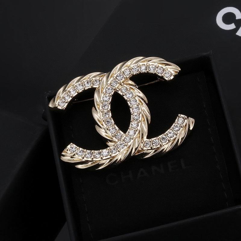 Chanel Brooch 3lyx242